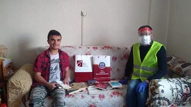 Kastamonu'da kaymakamdan 20 yaş altı gence kitap hediyesi