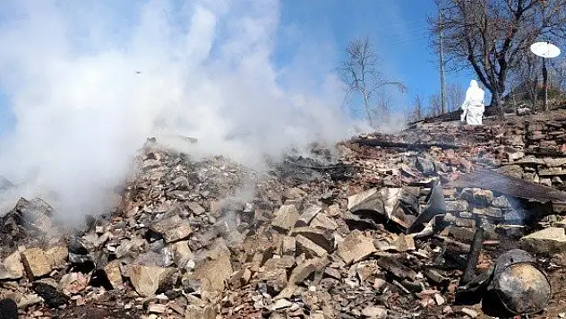 Kastamonu'daki yangında ev sahibinin aranmasına ara verildi