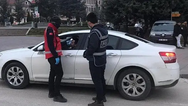 Koronavirüs yasaklarına uymayan 32 kişiye para cezası