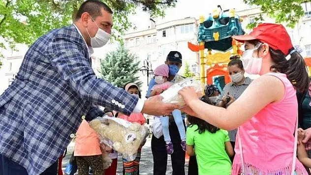 Kastamonu Belediyesinden çocuklara bayram hediyesi