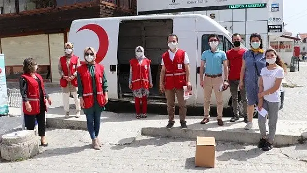 Kastamonu'da yabancı uyruklu öğrencilere gıda yardımı