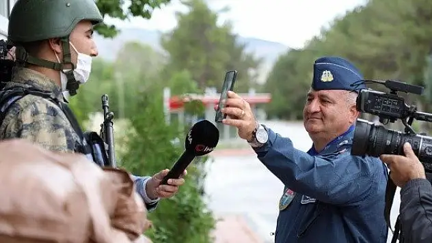 Kastamonulu nöbetteki askere komutanından sürpriz!