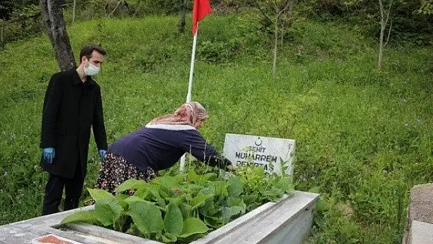 Kaymakam Açıkgöz, Anneler Gününde şehit annesini ziyaret etti