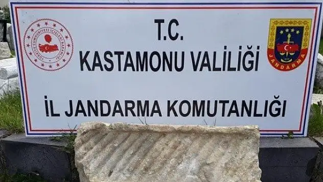 Tarihi eser özelliği taşıyan taş blok ele geçirildi