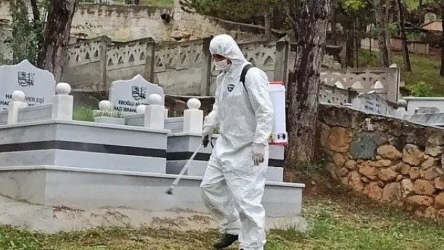 Kabristanlıkların dezenfekte ve temizlik çalışmaları tamamlandı