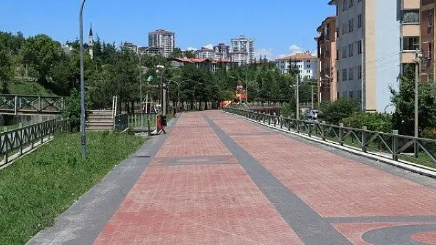 Kastamonu'da park ve caddeler sessizliğe büründü