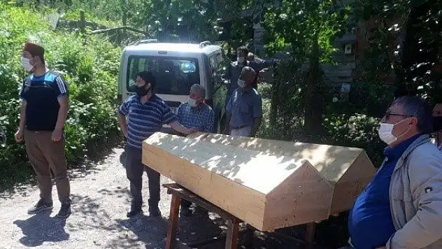 Kazada hayatını kaybeden üç kişi Cide'de toprağa verildi