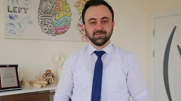 Psikologdan öğrenciler için sosyal medyadan canlı yayın