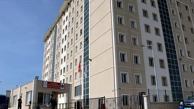Yurtlara bırakılan teşekkür mektupları özenle saklanıyor