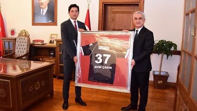 Başkan Aygün, Vali Çakır'ı makamında ziyaret etti