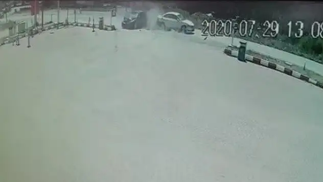 Kastamonu'da hurdaya dönen iki otomobilin çarpışma anı!