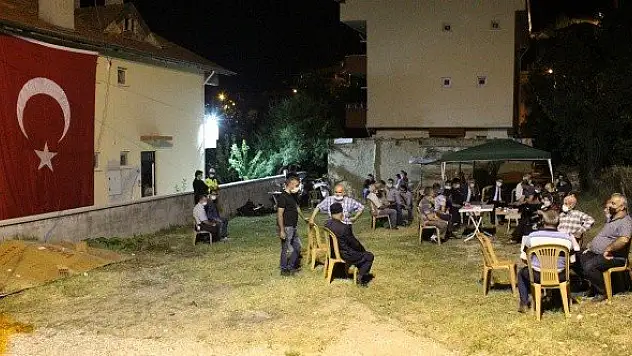 Şehit Erkan Gökteke'nin Tosya'daki baba evine Türk bayrakları asıldı