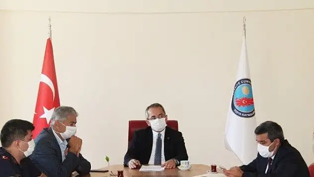 Toplu mezar ziyaretleri ve camide bayramlaşma yasaklandı