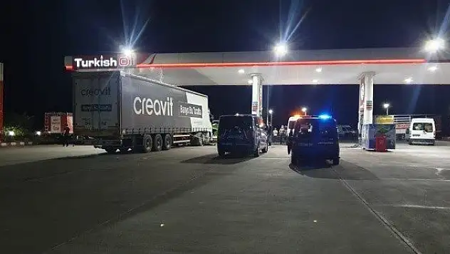 Tamir etmeye çalıştığı tırın altında kalarak can verdi