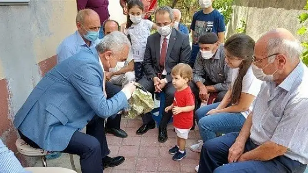 Vali Çakır'dan şehit ailesine taziye ziyareti