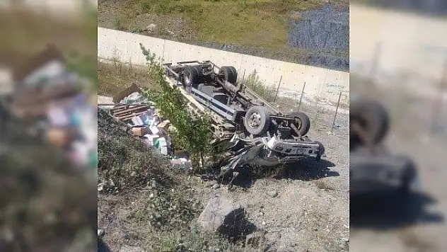 Yoldan çıkan kamyonet şarampole devrildi: 1 yaralı