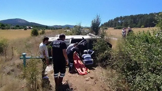 Otomobil şarampole devrildi: 3 yaralı