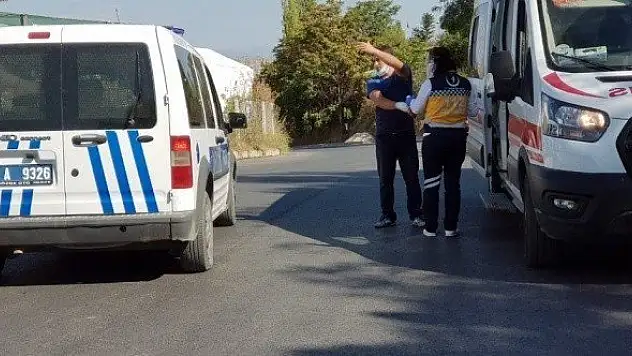 Saman satmaya gelen şahıs bıçaklandı