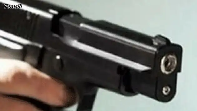 3 yaşındaki çocuk, kendisini vurdu