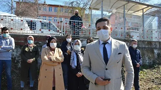 98 yıl önce tifüs salgınında ölen doktor mezarı başında anıldı