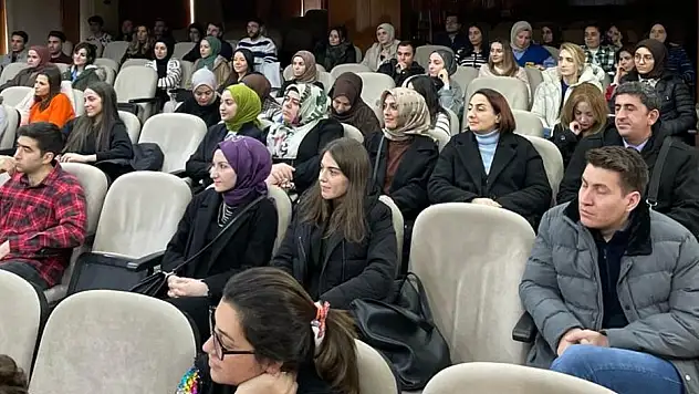 Aday öğretmenlere seminer