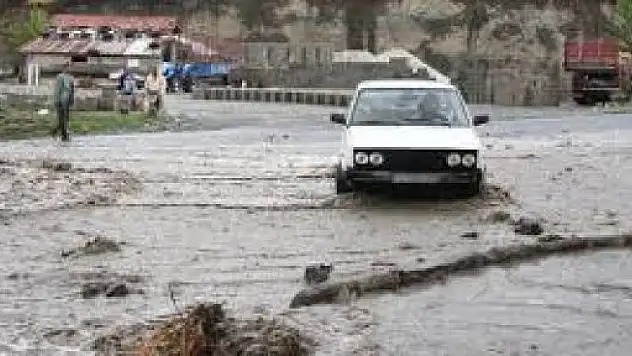 AFAD: Dörtyol'da selde ölenlerin sayısı 4'e yükseldi, 9 kişi yaralı kurtarıldı