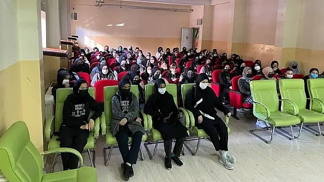 Afetlerde görev alacak öğrencilerin eğitimleri başladı