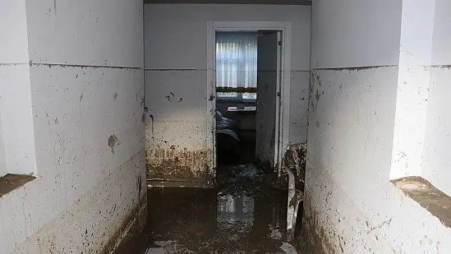 Ağır bir hüzün kalan selde insanlar anılarını da kaybetti