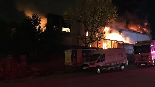 Toptancılar halinde yangın! Patlama sesleri duyuldu