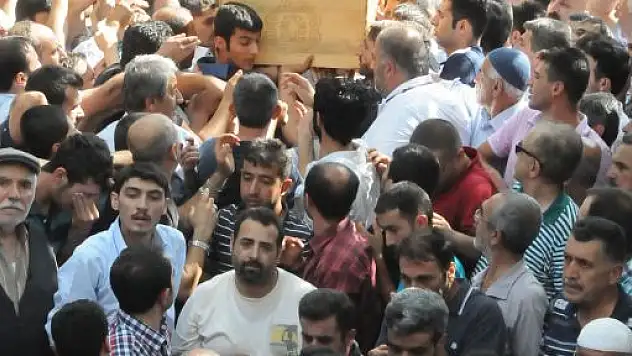 Arazi kavgasında öldürülen aynı aileden 8 kişi toprağa verildi