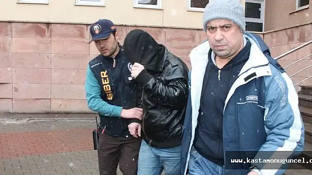 ATM'lere Kart Kopyalama Aparatı Takan İki Kişi Yakalandı