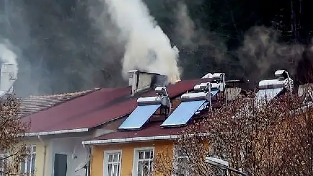 Azdavay'da Çatı Yangını Korkuttu