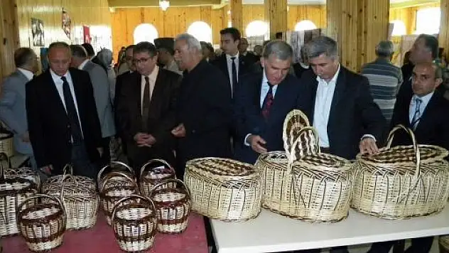 Azdavay'da Eğitim Kurumları Sergisi Açıldı