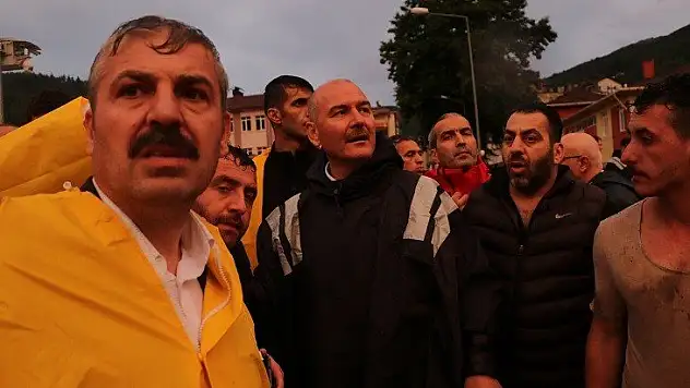 Bakan Soylu, sel felaketindeki kurtarma çalışmalarına katıldı