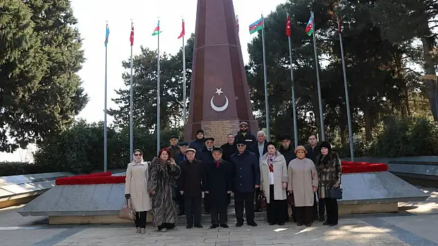Bakü'de Türk şehitlerine vefa