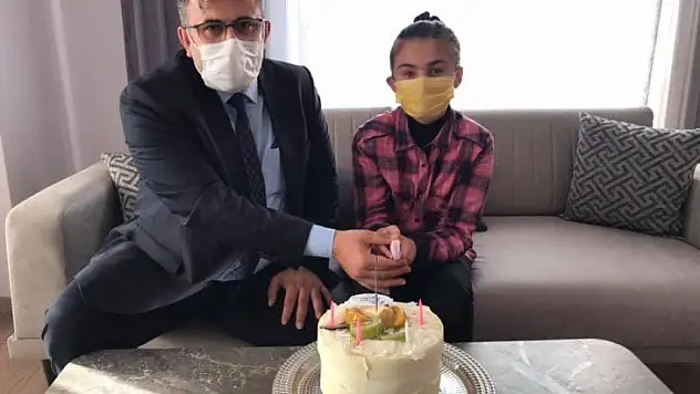 Başkan Çatal'dan özel eğitim öğrencisi Okçu'ya ziyaret