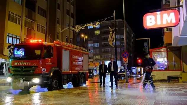 Başkan gece çalışmalarını inceledi