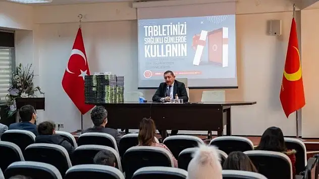 Vidinlioğlu, öğrencilere 100 tablet hediye etti