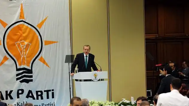 Bayrağımıza tahammül edemeyenler bu ülkede politika yapabilir mi?