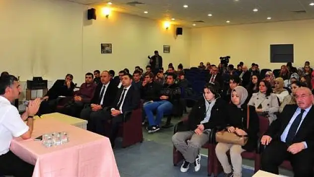 Bektaş, Kariyer Günlerinde Öğrencilerle Bir Araya Geldi