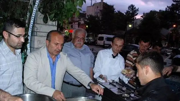 Arslan, İlk Orucunu Vatandaşlar İle Açtı