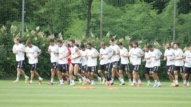 Beşiktaş akşam antrenmanının ardından günü tamamladı