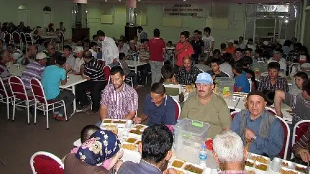 Boyabat TSO her gün 400 kişiye iftar veriyor