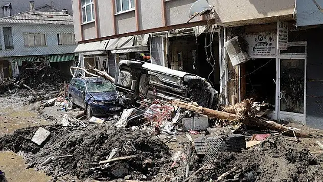 Bozkurt'ta enkaz kaldırma ve temizlik çalışmalarına başlandı