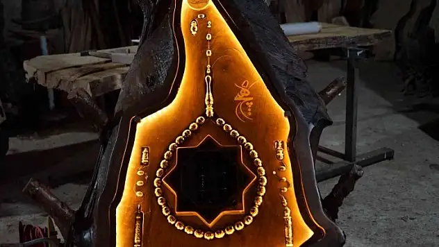 9 usta 7 ayda 90 santimetrelik ahşap tespih yaptı