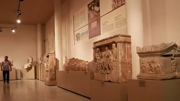 Bursa Arkeoloji Müzesi'ndeki kadın cesedi 8 bin 500 yaşında