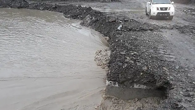 Çatalzeytin'de ikinci sel! Bazı köylere ulaşım kesildi