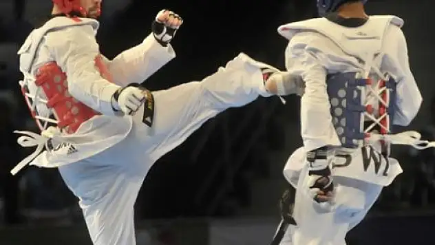 Cem Direkten Döndü