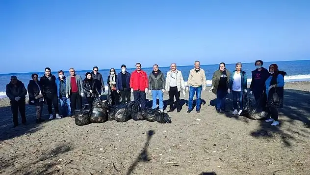 CHP, Abana sahilini temizledi