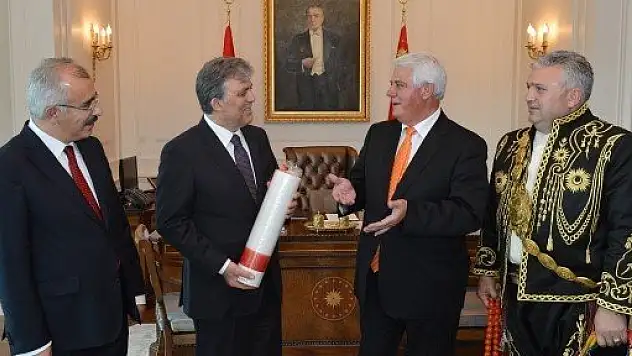 Cumhurbaşkanı Gül'e kırmızı dipli mum ile Kırkpınar daveti